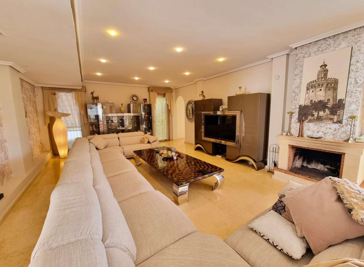 SPECTACULAR LUXURY VILLA NEAR THE SEA IN LA MATA: EXCLUSIVITY, COMFORT AND MEDITERRANEAN ELEGANCE