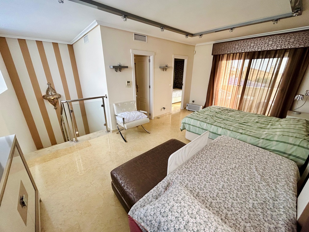 SPECTACULAR LUXURY VILLA NEAR THE SEA IN LA MATA: EXCLUSIVITY, COMFORT AND MEDITERRANEAN ELEGANCE