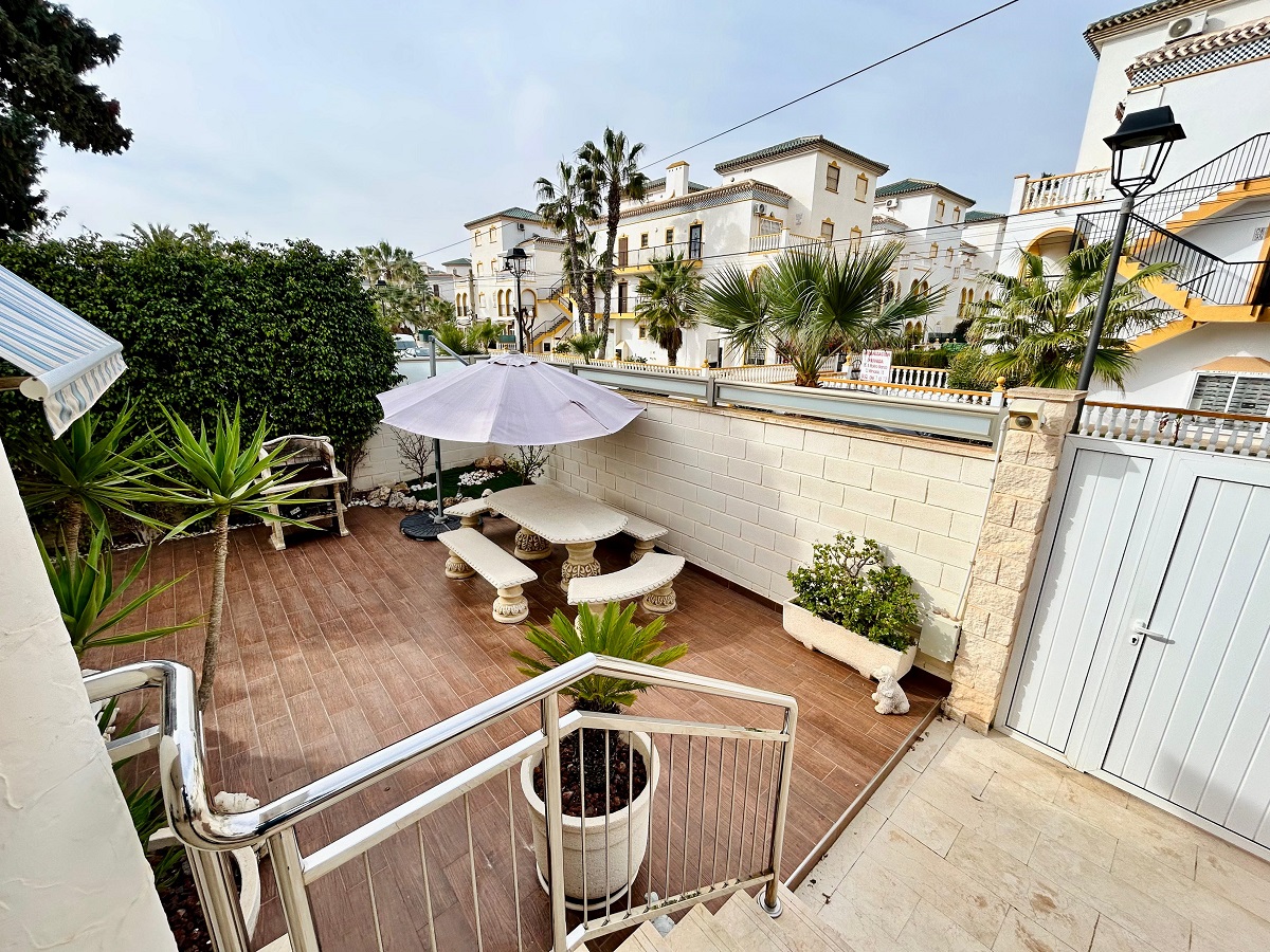 SPECTACULAR LUXURY VILLA NEAR THE SEA IN LA MATA: EXCLUSIVITY, COMFORT AND MEDITERRANEAN ELEGANCE