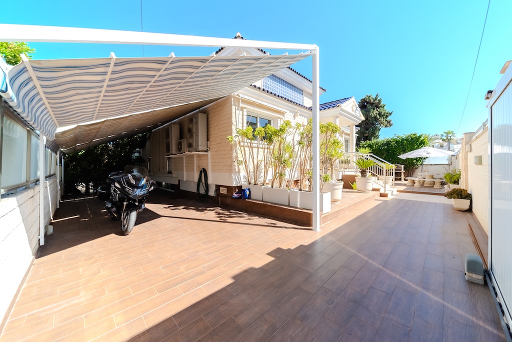 SPECTACULAR LUXURY VILLA NEAR THE SEA IN LA MATA: EXCLUSIVITY, COMFORT AND MEDITERRANEAN ELEGANCE