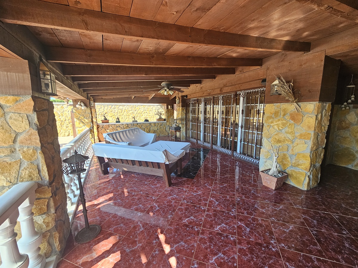 UPEA PARITALOHUVILA OMALLA UIMA-ALTAALLA LOS BALCONESISSA, TORREVIEJASSA