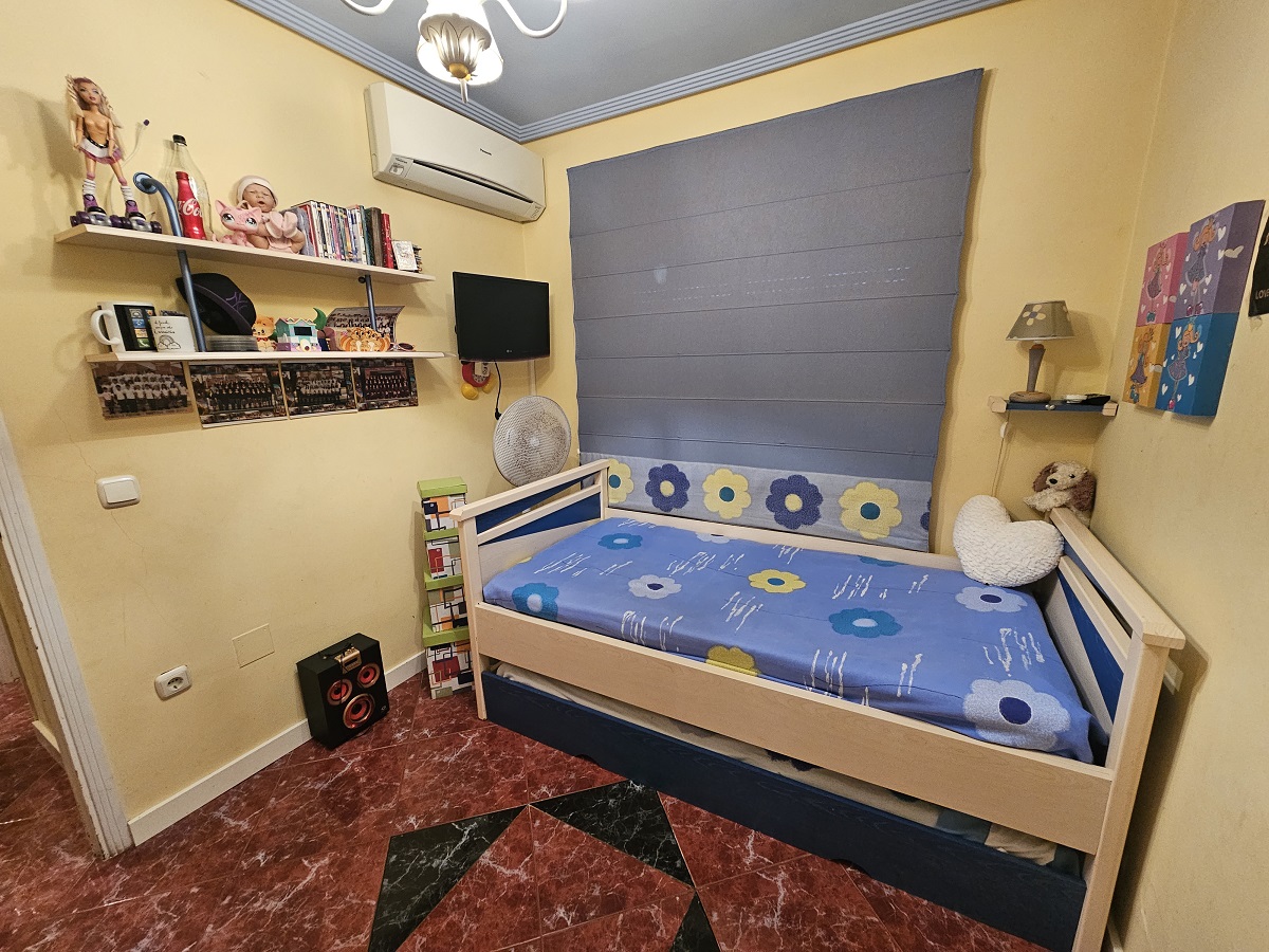 UPEA PARITALOHUVILA OMALLA UIMA-ALTAALLA LOS BALCONESISSA, TORREVIEJASSA