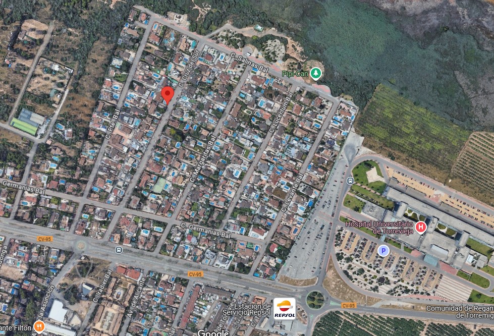 UPEA PARITALOHUVILA OMALLA UIMA-ALTAALLA LOS BALCONESISSA, TORREVIEJASSA