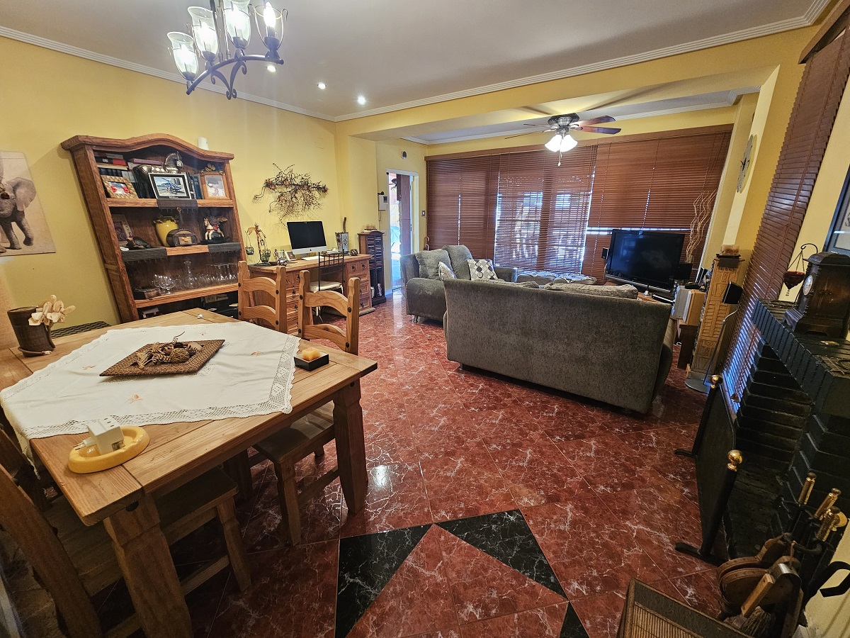 UPEA PARITALOHUVILA OMALLA UIMA-ALTAALLA LOS BALCONESISSA, TORREVIEJASSA