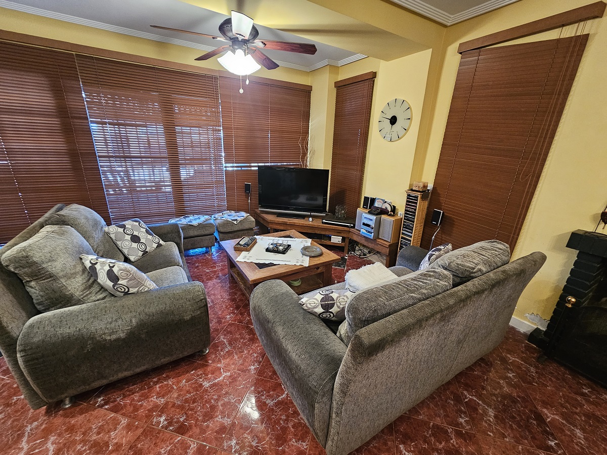 UPEA PARITALOHUVILA OMALLA UIMA-ALTAALLA LOS BALCONESISSA, TORREVIEJASSA