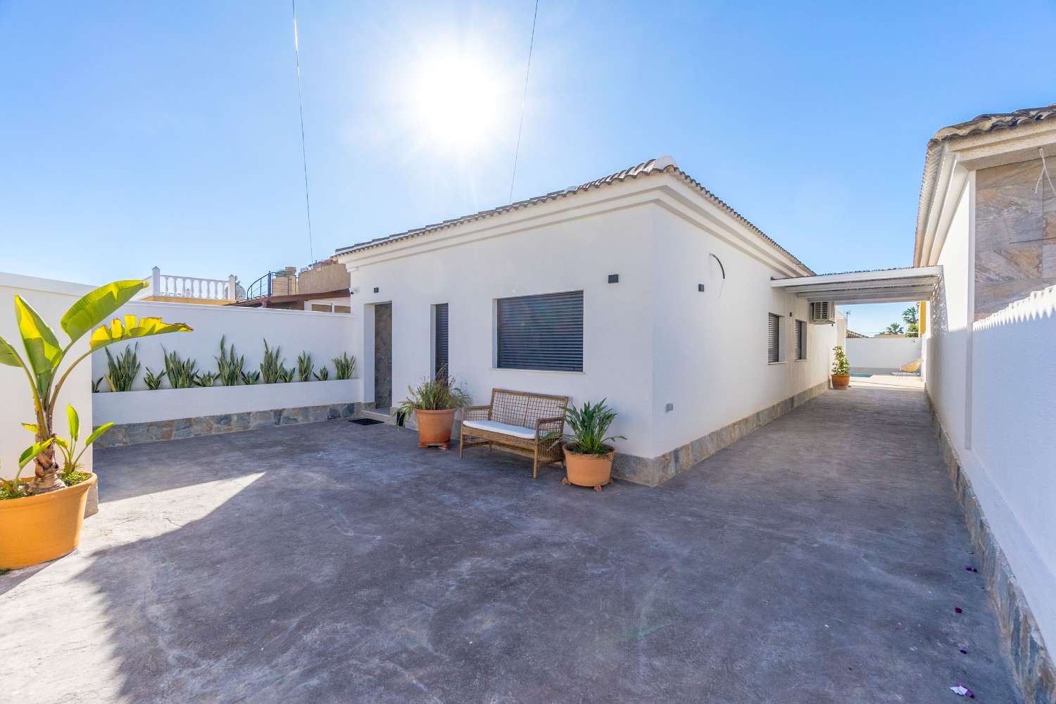 RENOVERAD LYXVILLA I EL CHAPARRAL: ELEGANS, KOMFORT OCH EFFEKTIVITET