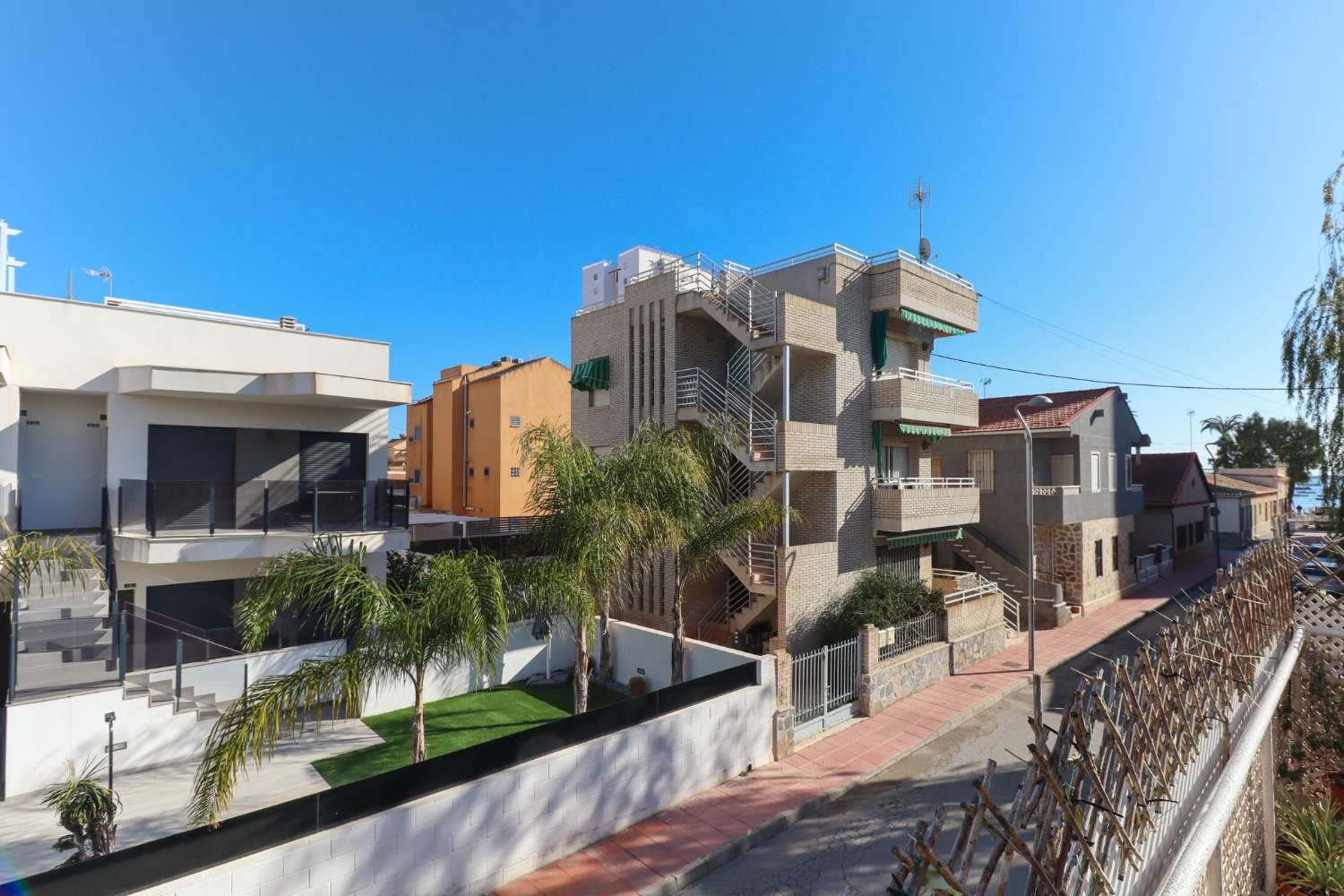 SPAZIOSO APPARTAMENTO A SANTIAGO DE LA RIBERA A 100 M DALLA SPIAGGIA CON SOLARIUM E GARAGE PER 4 VEICOLI