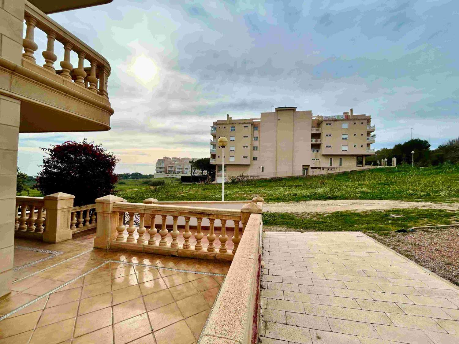 ¡APARTAMENTO ESPACIOSO Y LUMINOSO A 1 MINUTO DE LA PLAYA EN EL MONCAYO, GUARDAMAR DEL SEGURA!
