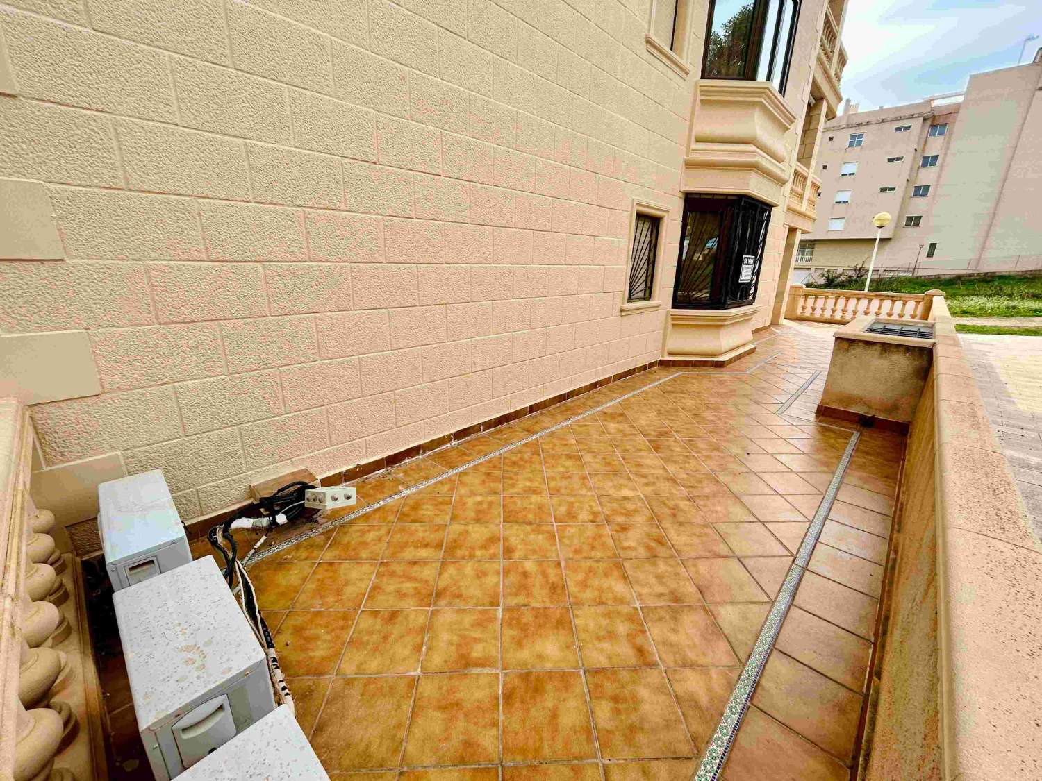 ¡APARTAMENTO ESPACIOSO Y LUMINOSO A 1 MINUTO DE LA PLAYA EN EL MONCAYO, GUARDAMAR DEL SEGURA!