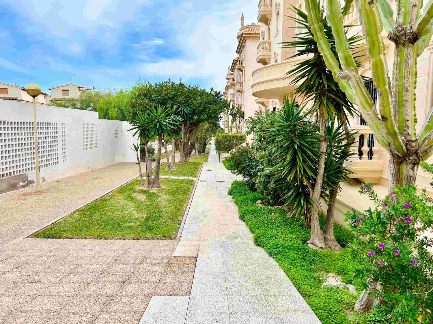 ¡APARTAMENTO ESPACIOSO Y LUMINOSO A 1 MINUTO DE LA PLAYA EN EL MONCAYO, GUARDAMAR DEL SEGURA!