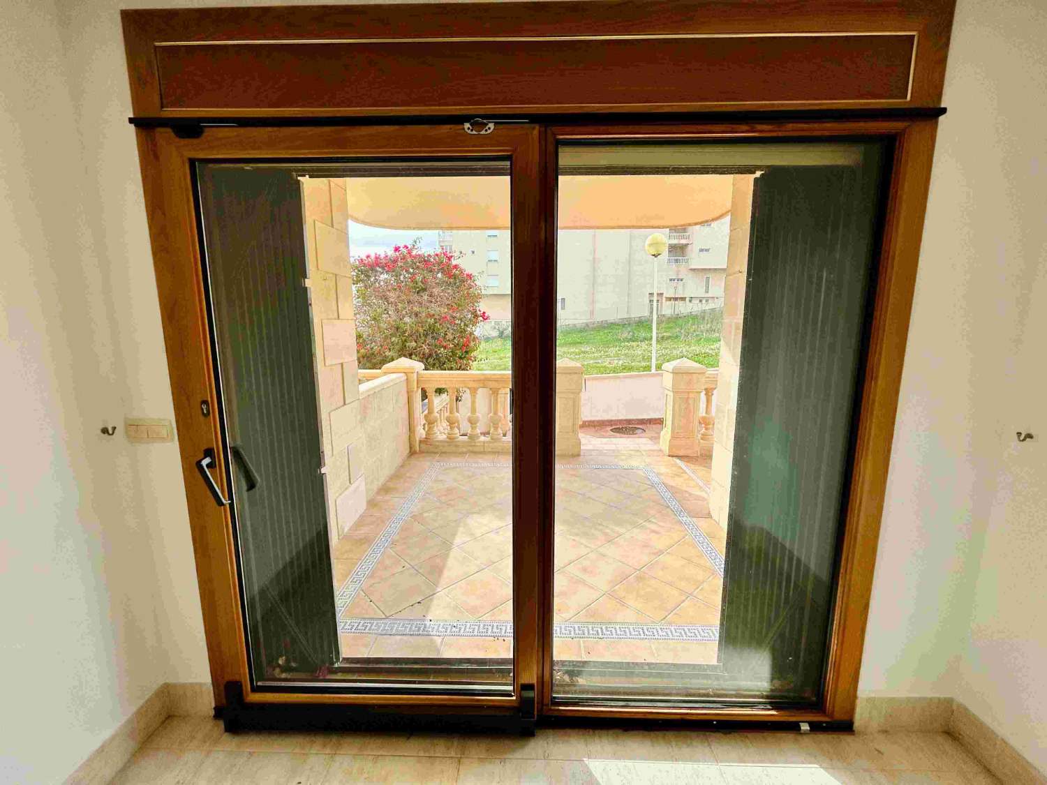 ¡APARTAMENTO ESPACIOSO Y LUMINOSO A 1 MINUTO DE LA PLAYA EN EL MONCAYO, GUARDAMAR DEL SEGURA!