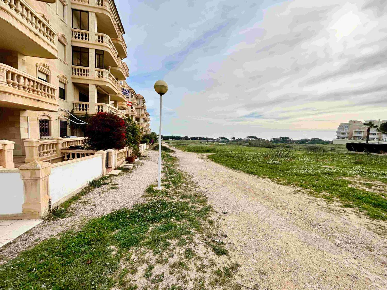¡APARTAMENTO ESPACIOSO Y LUMINOSO A 1 MINUTO DE LA PLAYA EN EL MONCAYO, GUARDAMAR DEL SEGURA!