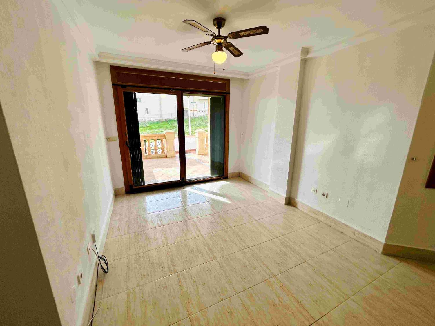 ¡APARTAMENTO ESPACIOSO Y LUMINOSO A 1 MINUTO DE LA PLAYA EN EL MONCAYO, GUARDAMAR DEL SEGURA!