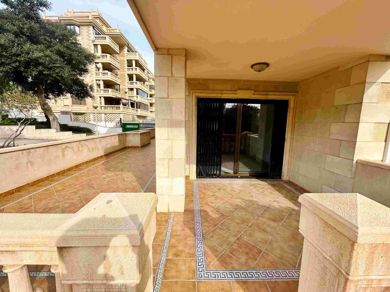 ¡APARTAMENTO ESPACIOSO Y LUMINOSO A 1 MINUTO DE LA PLAYA EN EL MONCAYO, GUARDAMAR DEL SEGURA!