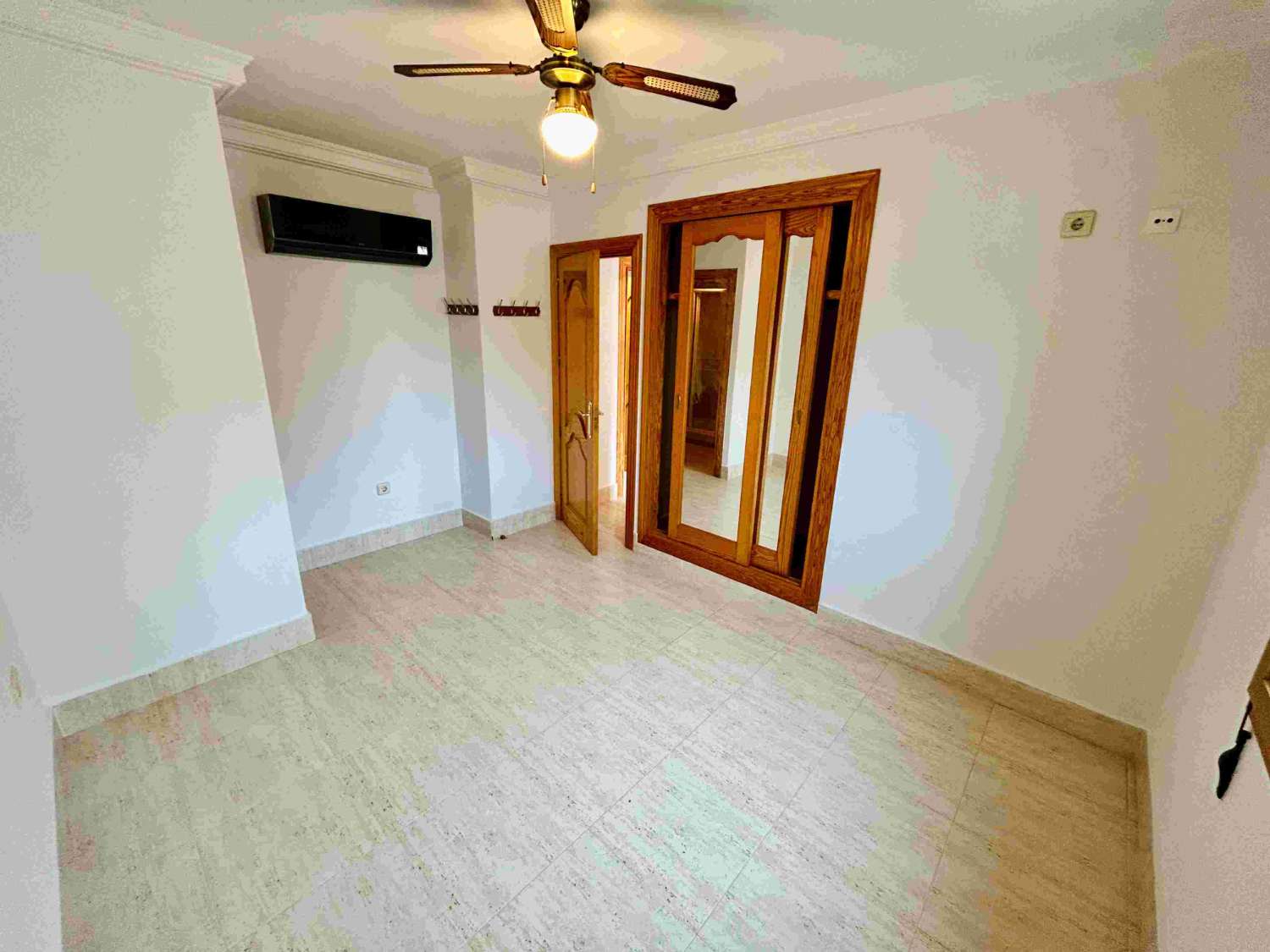 ¡APARTAMENTO ESPACIOSO Y LUMINOSO A 1 MINUTO DE LA PLAYA EN EL MONCAYO, GUARDAMAR DEL SEGURA!