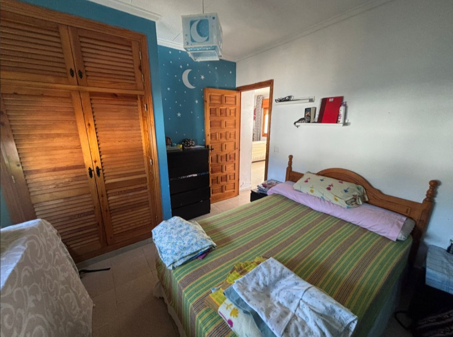 ¡CHALET INDEPENDIENTE CON AMPLIA PARCELA, PISCINA NUEVA Y VISTAS ESPECTACULARES A LA LAGUNA ROSA!