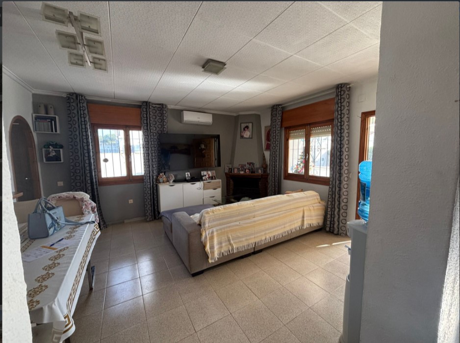 ¡CHALET INDEPENDIENTE CON AMPLIA PARCELA, PISCINA NUEVA Y VISTAS ESPECTACULARES A LA LAGUNA ROSA!