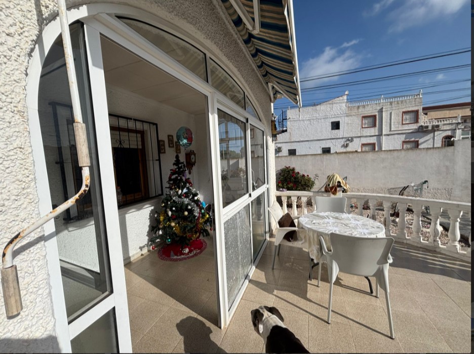 ¡CHALET INDEPENDIENTE CON AMPLIA PARCELA, PISCINA NUEVA Y VISTAS ESPECTACULARES A LA LAGUNA ROSA!