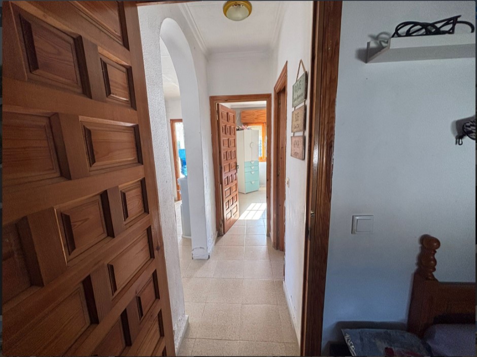 ¡CHALET INDEPENDIENTE CON AMPLIA PARCELA, PISCINA NUEVA Y VISTAS ESPECTACULARES A LA LAGUNA ROSA!