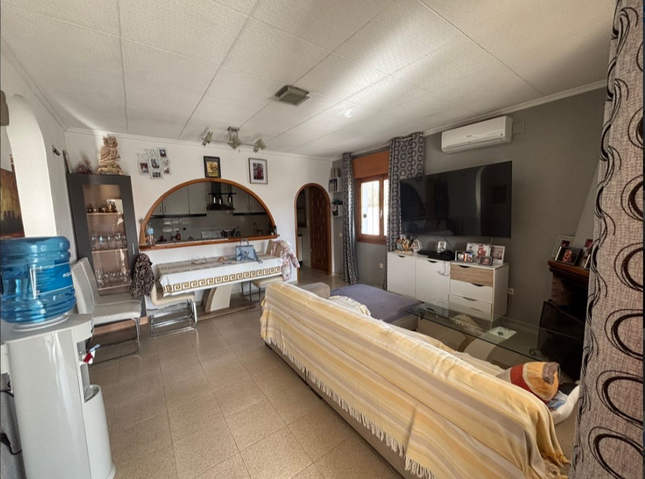 ¡CHALET INDEPENDIENTE CON AMPLIA PARCELA, PISCINA NUEVA Y VISTAS ESPECTACULARES A LA LAGUNA ROSA!