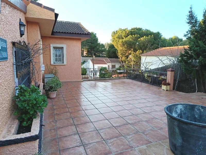 ESPECTACULAR CHALET INDEPENDIENTE EN LOS BALCONES CON PISCINA PRIVADA