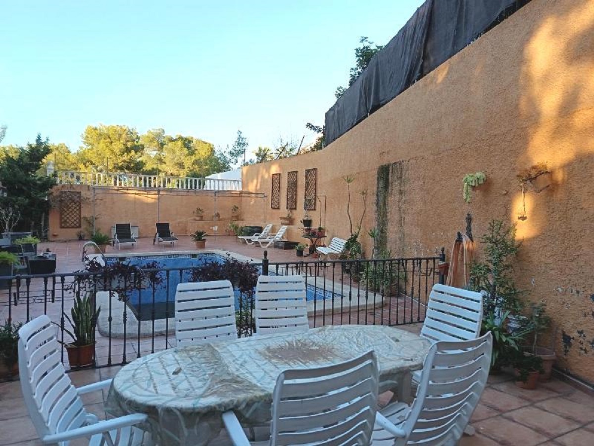 ESPECTACULAR CHALET INDEPENDIENTE EN LOS BALCONES CON PISCINA PRIVADA