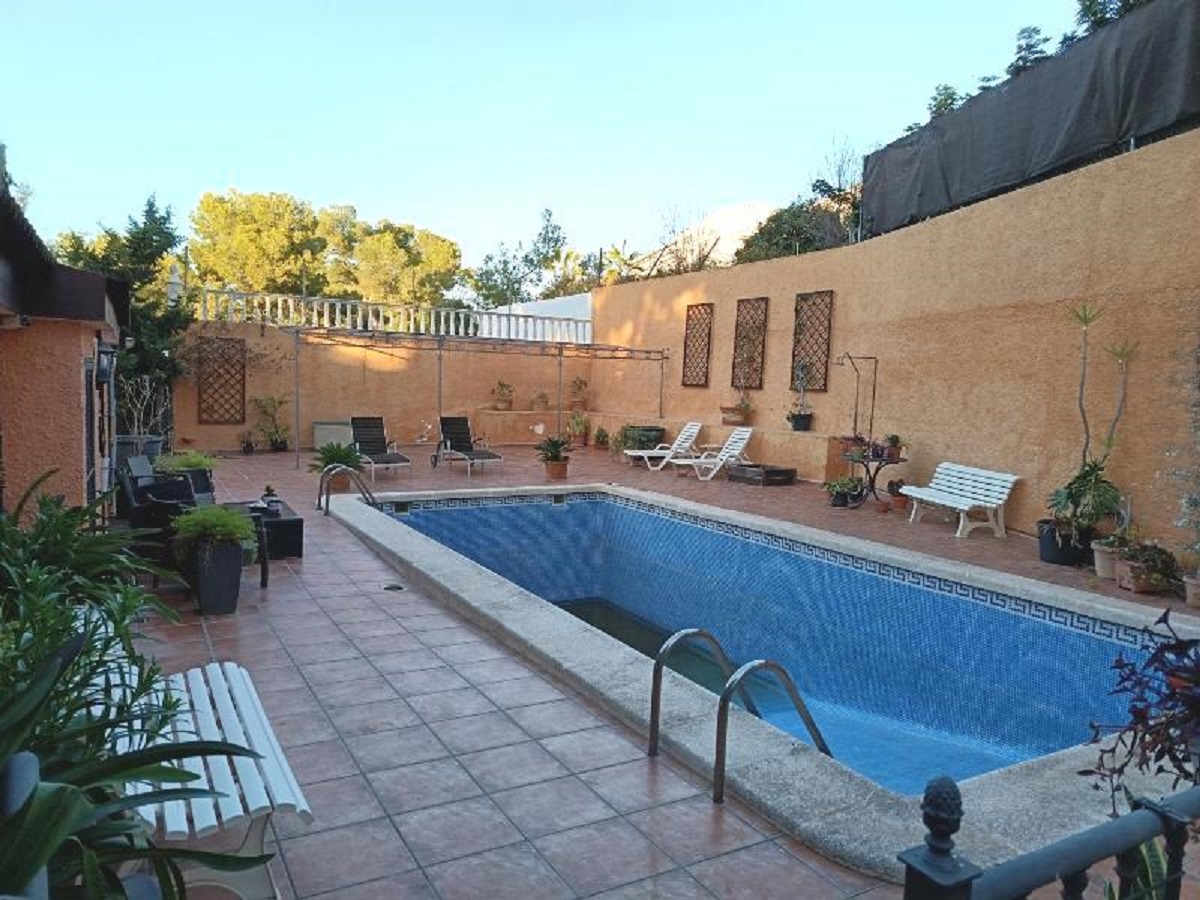 ESPECTACULAR CHALET INDEPENDIENTE EN LOS BALCONES CON PISCINA PRIVADA