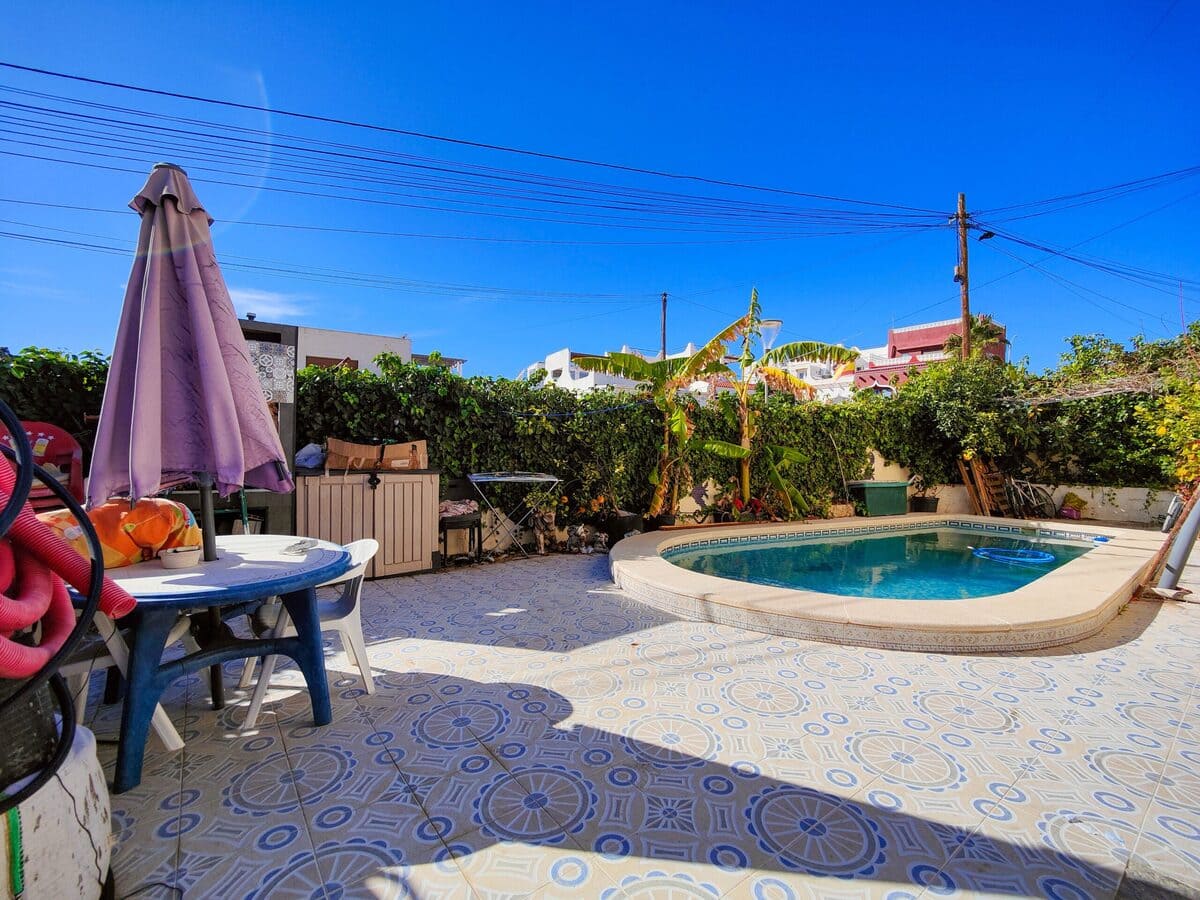 STUNNING CORNER SEMI-DETACHED HOUSE WITH PRIVATE POOL AND SOLARIUM IN SAN MIGUEL DE SALINAS!