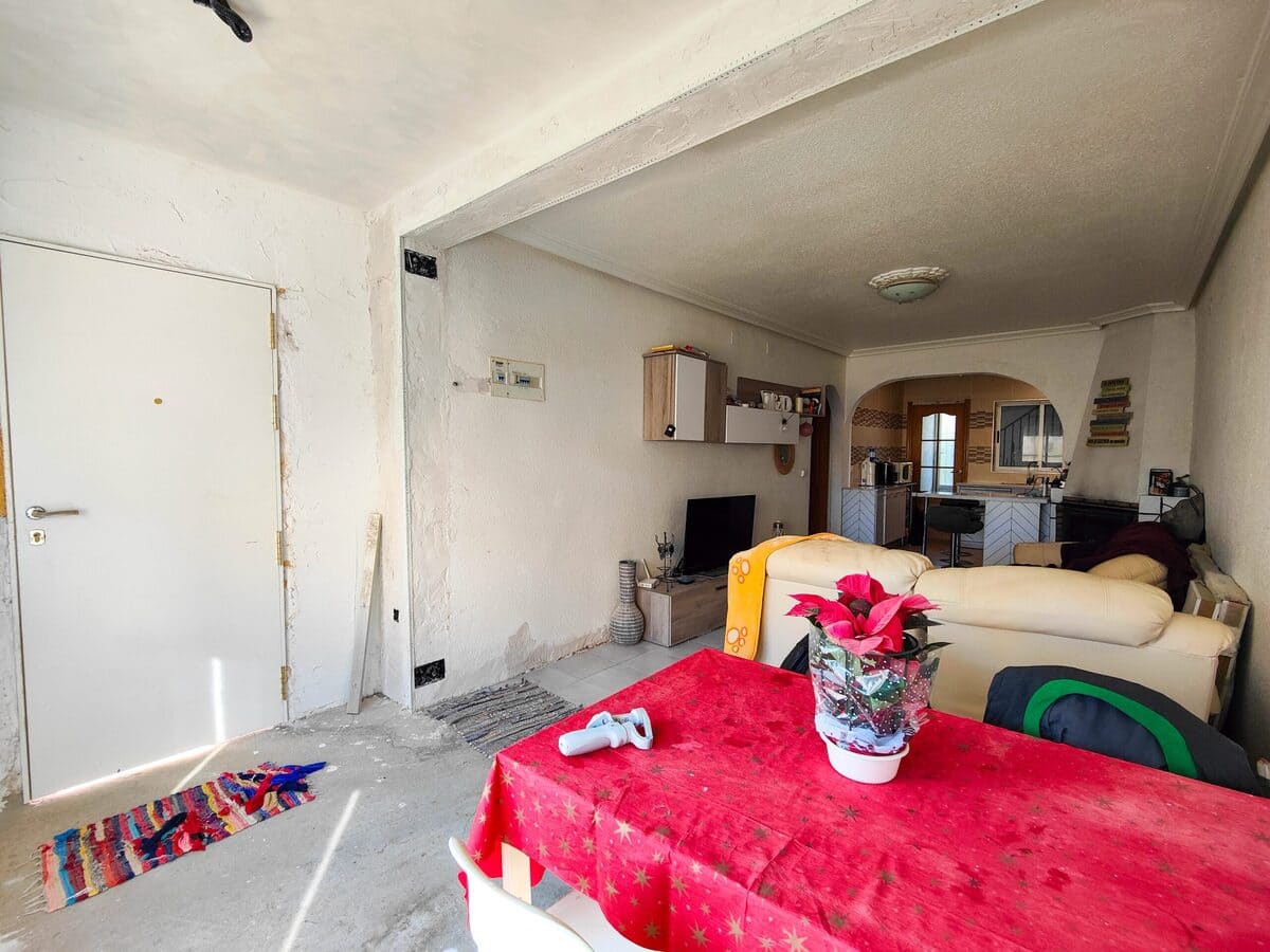 STUNNING CORNER SEMI-DETACHED HOUSE WITH PRIVATE POOL AND SOLARIUM IN SAN MIGUEL DE SALINAS!