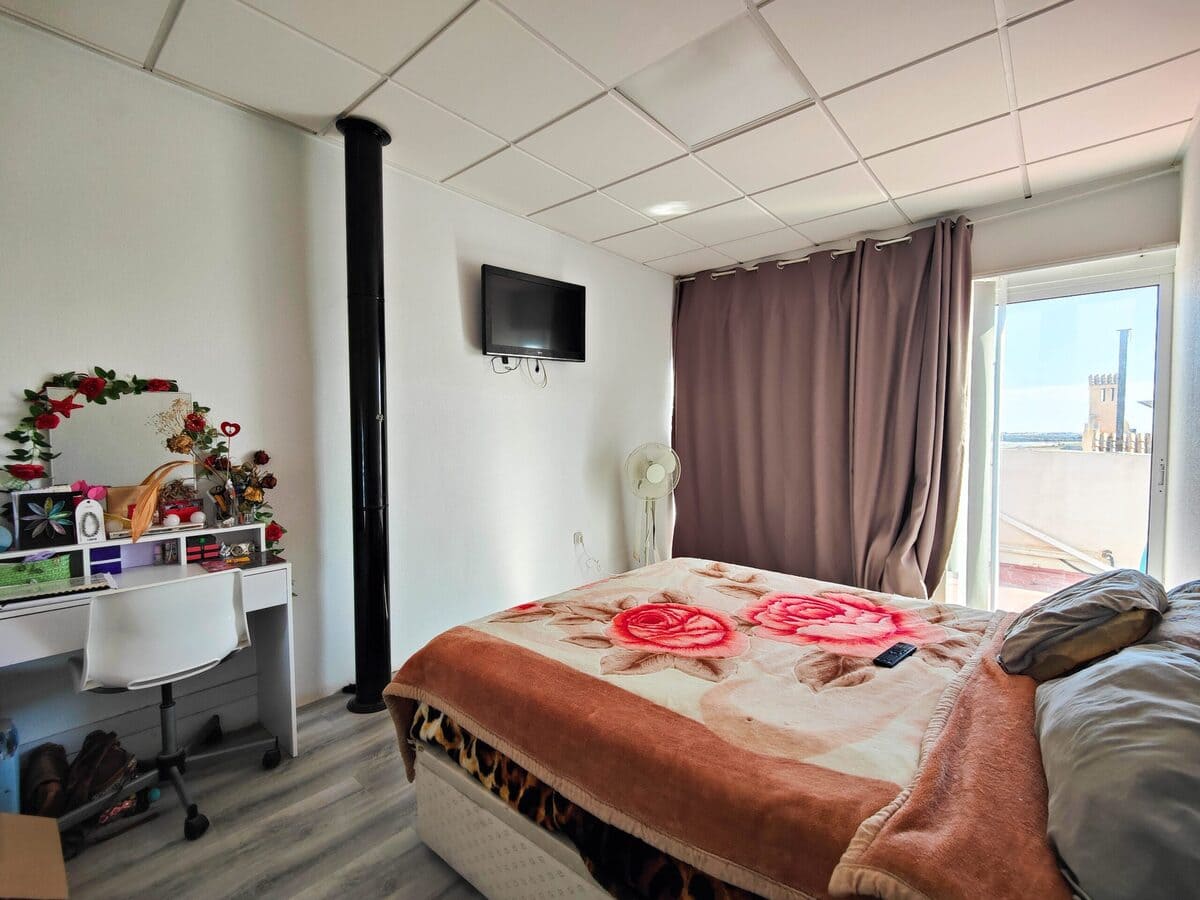 STUNNING CORNER SEMI-DETACHED HOUSE WITH PRIVATE POOL AND SOLARIUM IN SAN MIGUEL DE SALINAS!