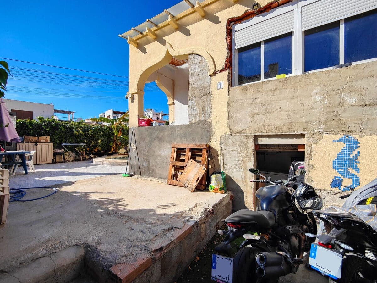 STUNNING CORNER SEMI-DETACHED HOUSE WITH PRIVATE POOL AND SOLARIUM IN SAN MIGUEL DE SALINAS!