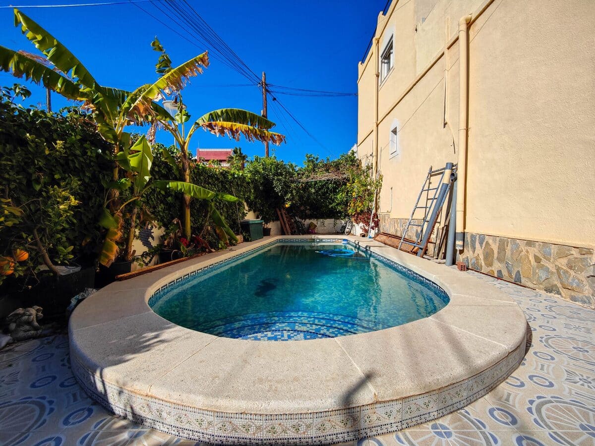 STUNNING CORNER SEMI-DETACHED HOUSE WITH PRIVATE POOL AND SOLARIUM IN SAN MIGUEL DE SALINAS!