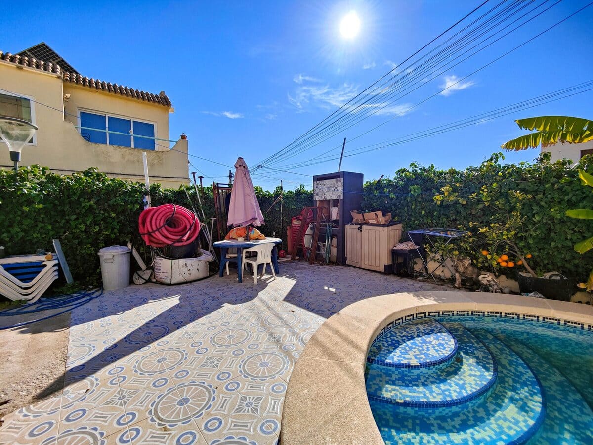 STUNNING CORNER SEMI-DETACHED HOUSE WITH PRIVATE POOL AND SOLARIUM IN SAN MIGUEL DE SALINAS!