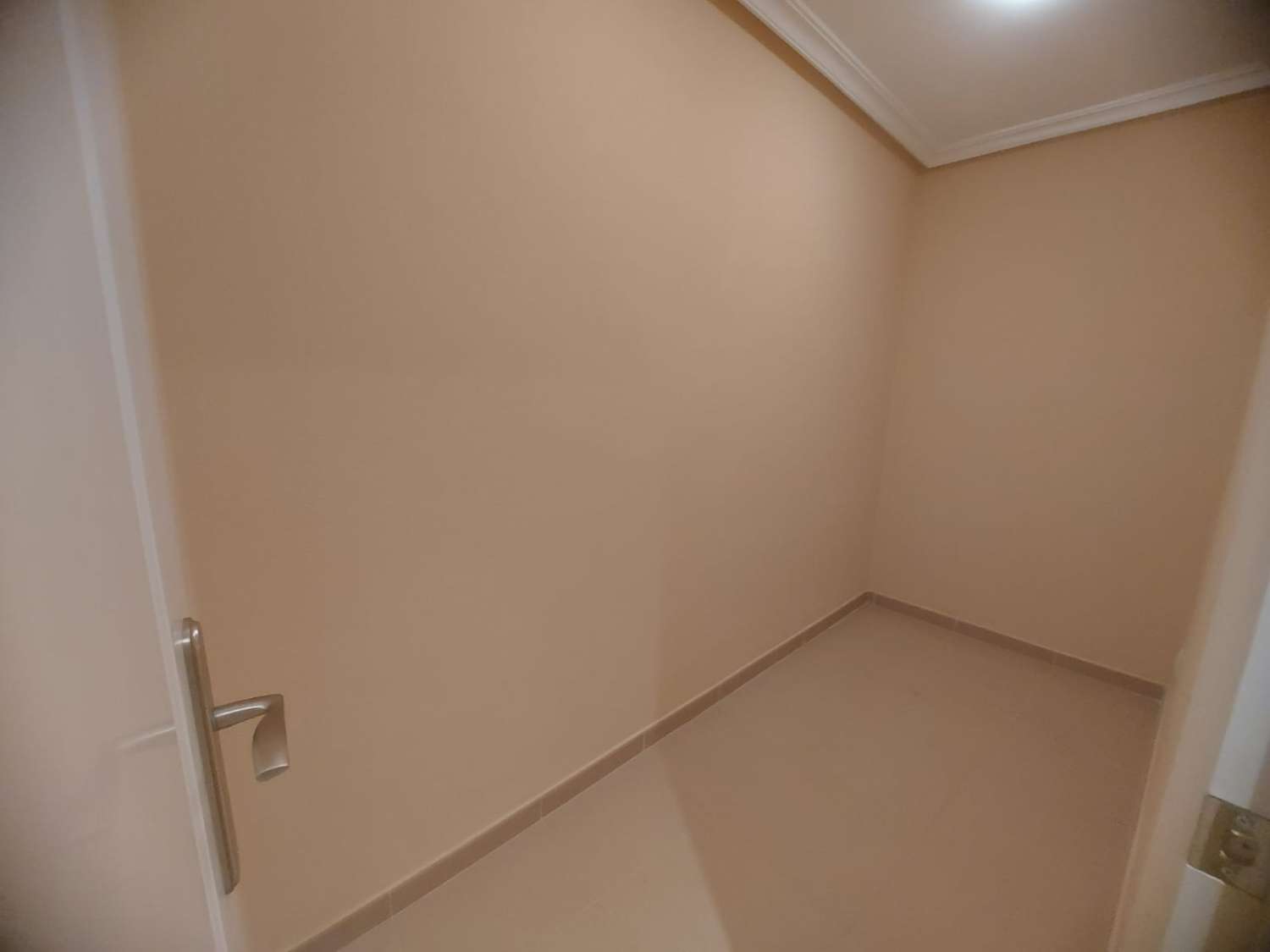 AMPLIA VIVIENDA UNIFAMILIAR CON SOLÁRIUM, BARBACOA Y GRAN ESPACIO DE APARCAMIENTO
