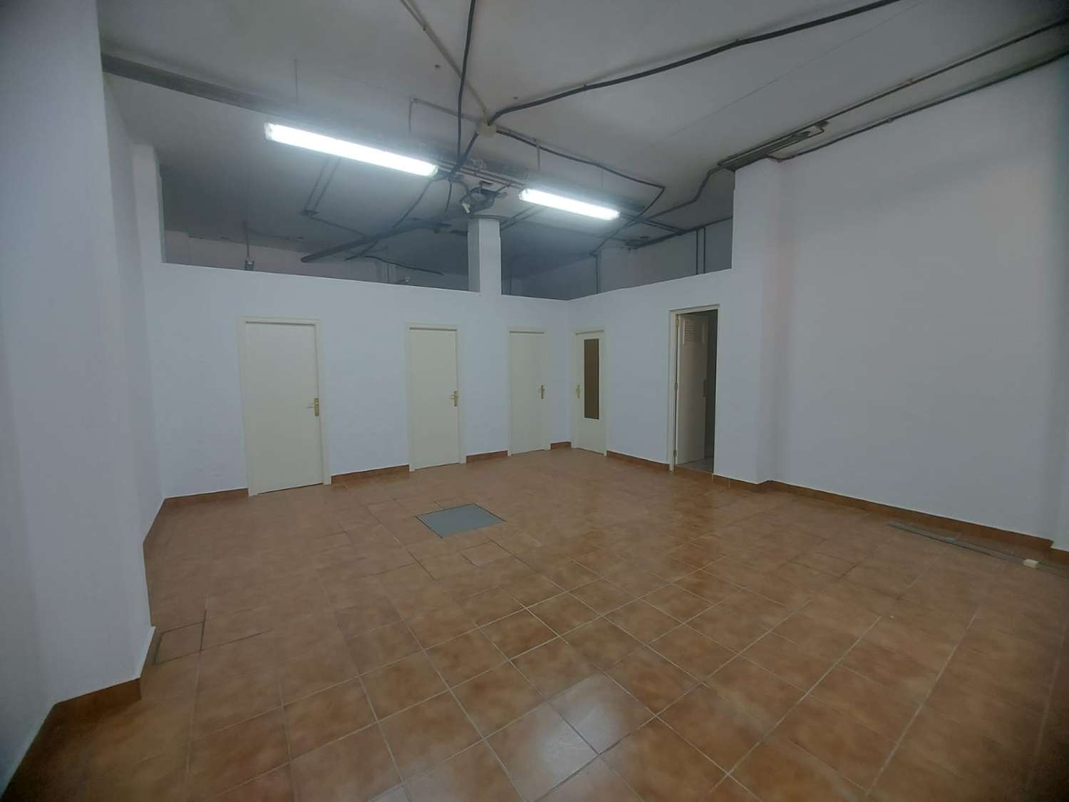 AMPLIA VIVIENDA UNIFAMILIAR CON SOLÁRIUM, BARBACOA Y GRAN ESPACIO DE APARCAMIENTO