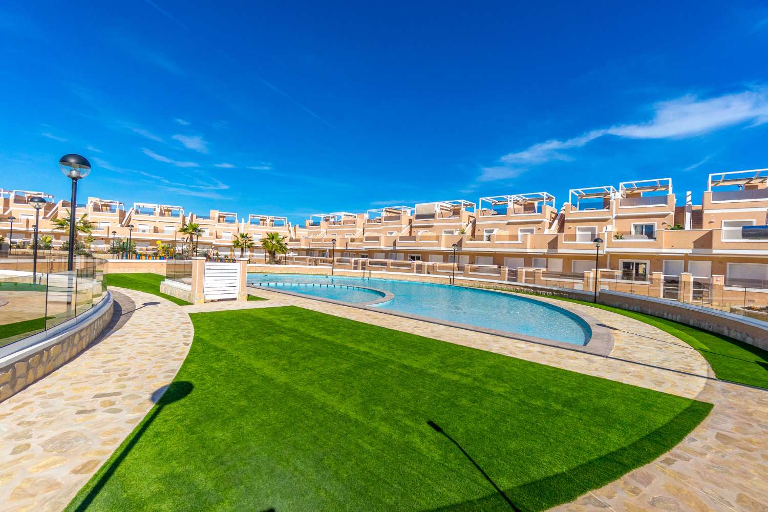 TRAUM-PENTHOUSE MIT PANORAMABLICK UND EXKLUSIVEM LUXUS MIT BLICK AUF DAS MITTELMEER