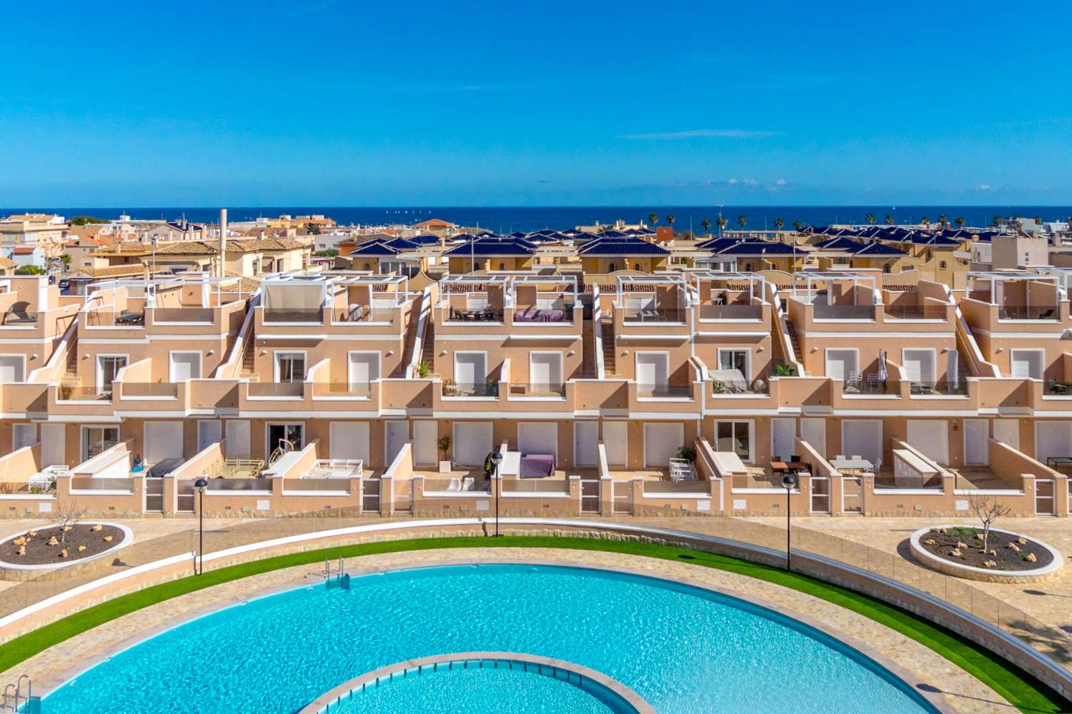 TRAUM-PENTHOUSE MIT PANORAMABLICK UND EXKLUSIVEM LUXUS MIT BLICK AUF DAS MITTELMEER