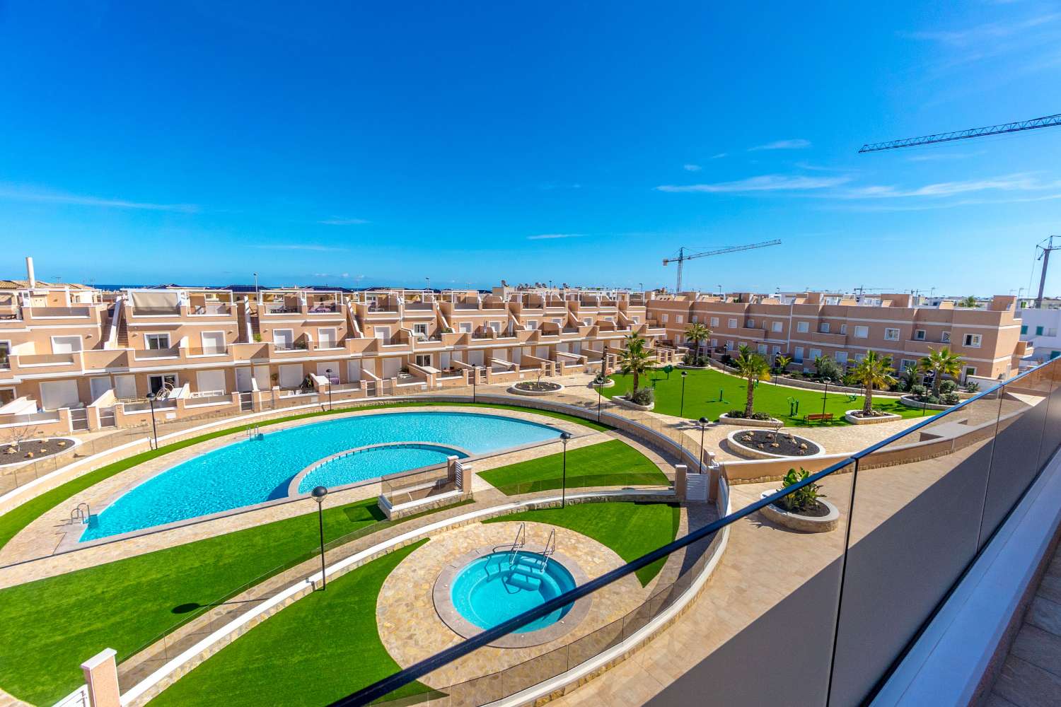 TRAUM-PENTHOUSE MIT PANORAMABLICK UND EXKLUSIVEM LUXUS MIT BLICK AUF DAS MITTELMEER