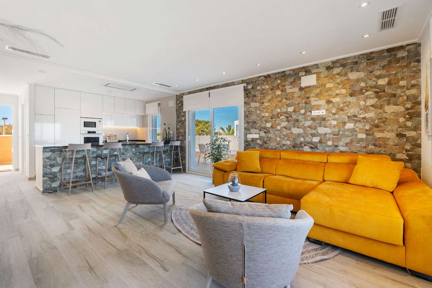 TRAUM-PENTHOUSE MIT PANORAMABLICK UND EXKLUSIVEM LUXUS MIT BLICK AUF DAS MITTELMEER