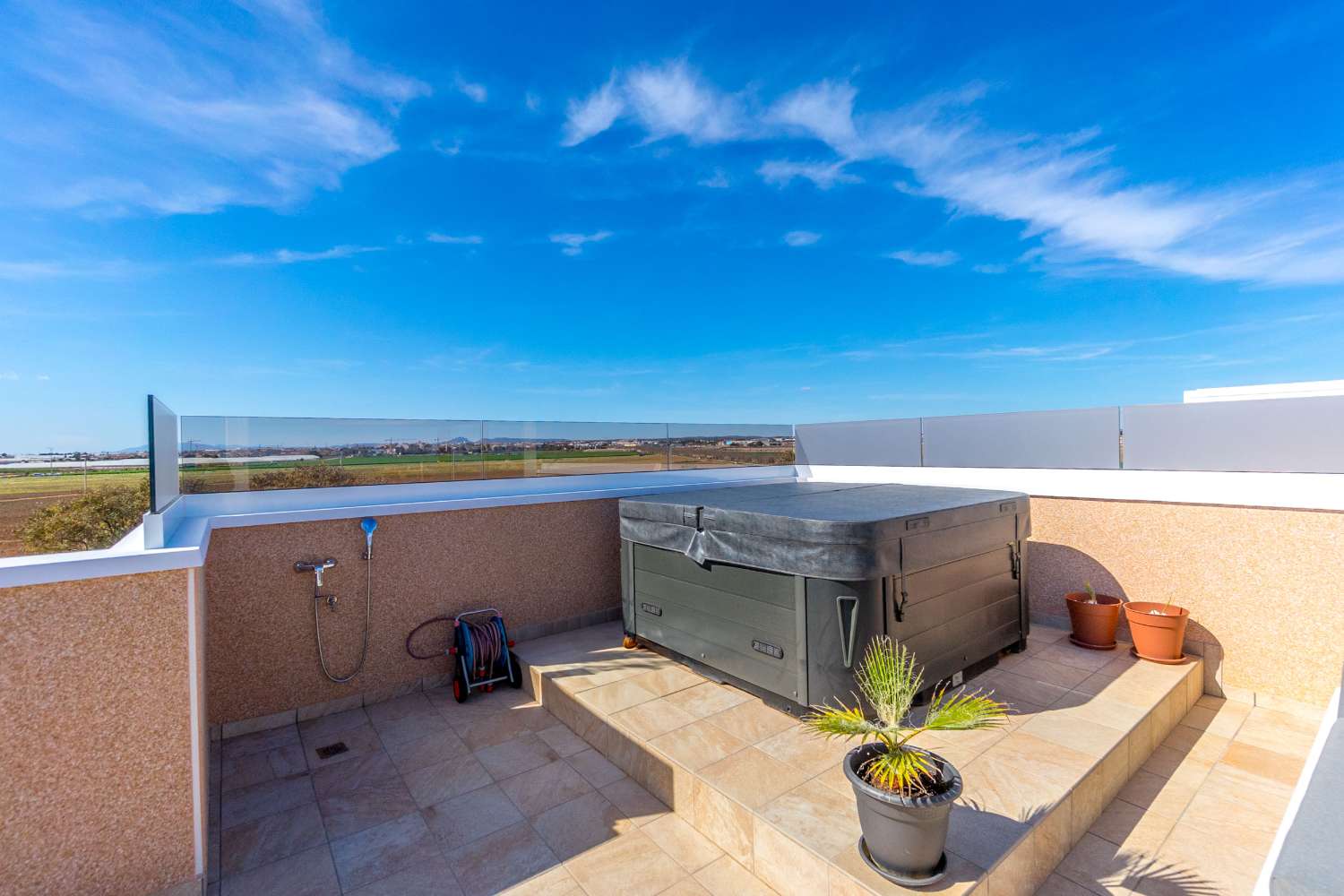 TRAUM-PENTHOUSE MIT PANORAMABLICK UND EXKLUSIVEM LUXUS MIT BLICK AUF DAS MITTELMEER