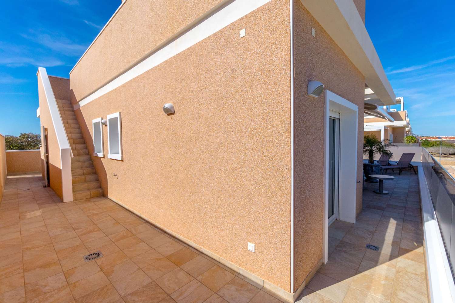 TRAUM-PENTHOUSE MIT PANORAMABLICK UND EXKLUSIVEM LUXUS MIT BLICK AUF DAS MITTELMEER