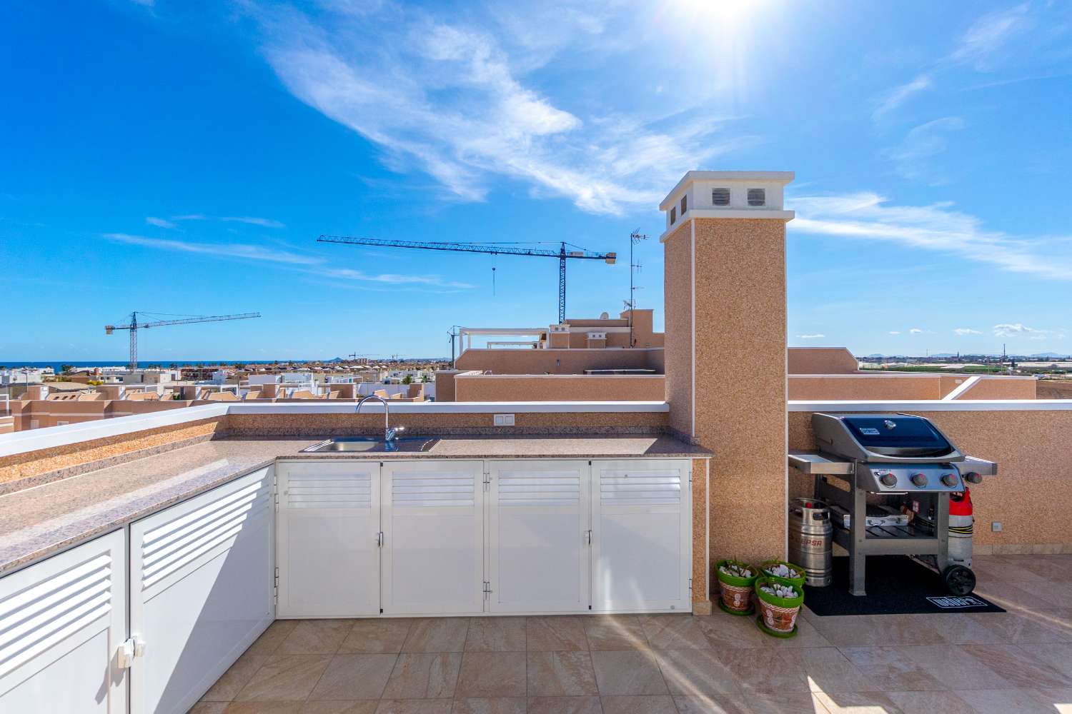 TRAUM-PENTHOUSE MIT PANORAMABLICK UND EXKLUSIVEM LUXUS MIT BLICK AUF DAS MITTELMEER