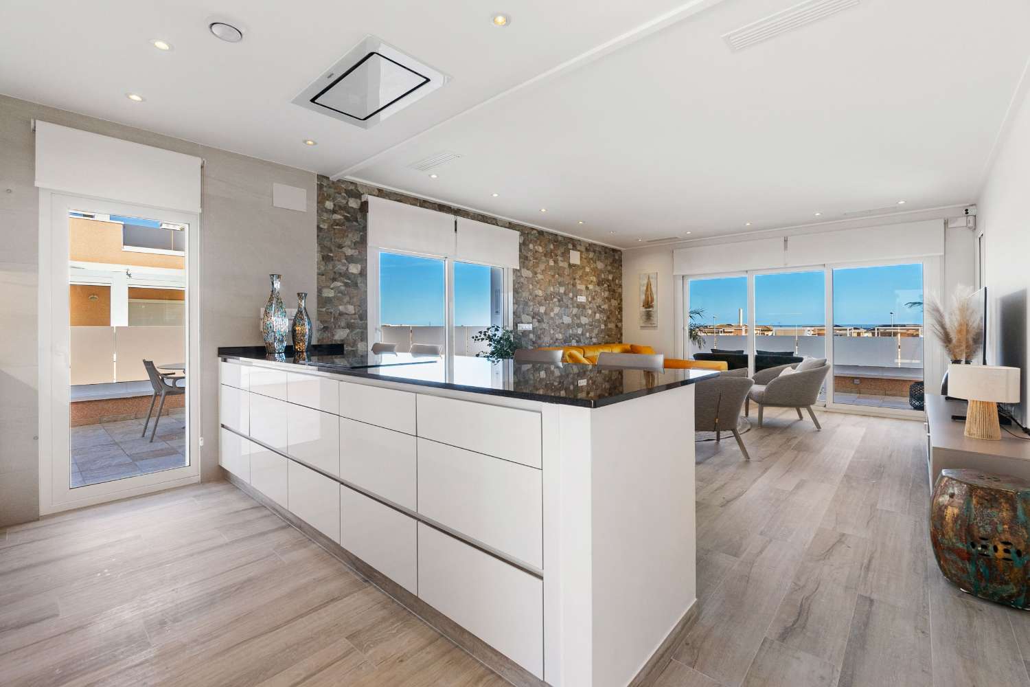 TRAUM-PENTHOUSE MIT PANORAMABLICK UND EXKLUSIVEM LUXUS MIT BLICK AUF DAS MITTELMEER