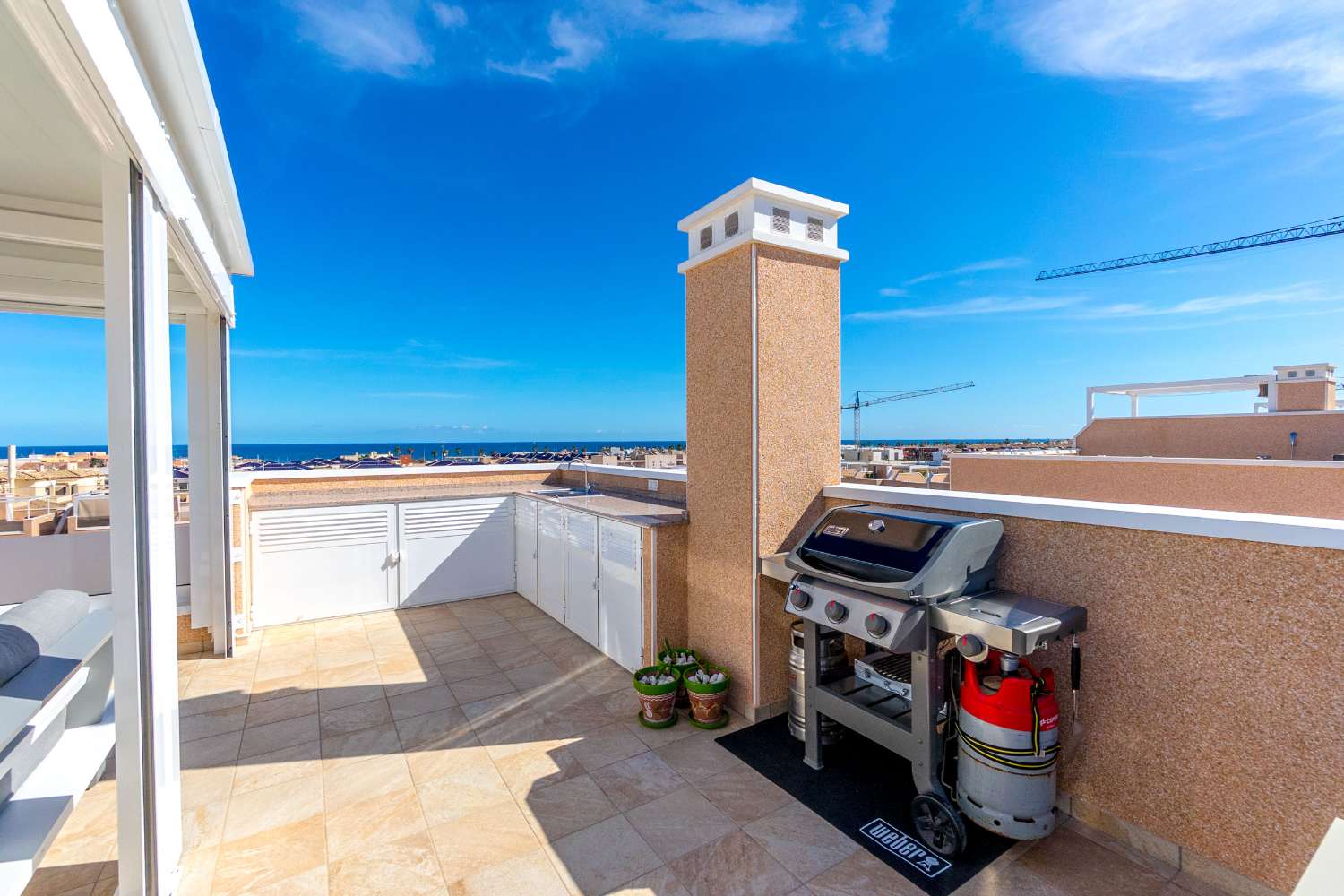 TRAUM-PENTHOUSE MIT PANORAMABLICK UND EXKLUSIVEM LUXUS MIT BLICK AUF DAS MITTELMEER