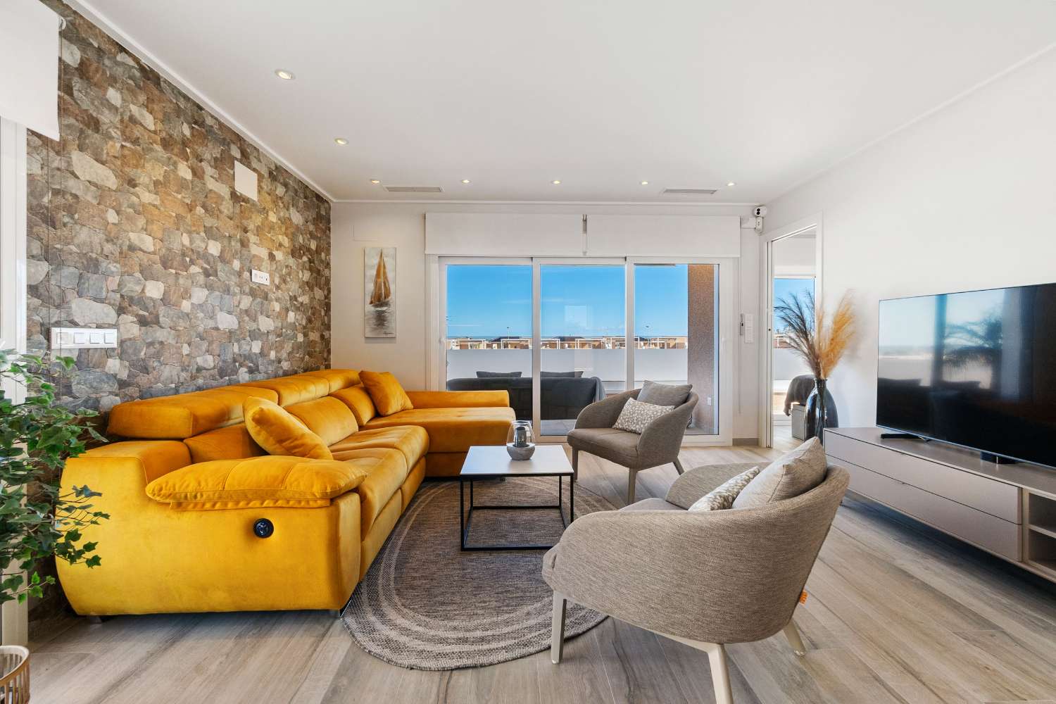 TRAUM-PENTHOUSE MIT PANORAMABLICK UND EXKLUSIVEM LUXUS MIT BLICK AUF DAS MITTELMEER