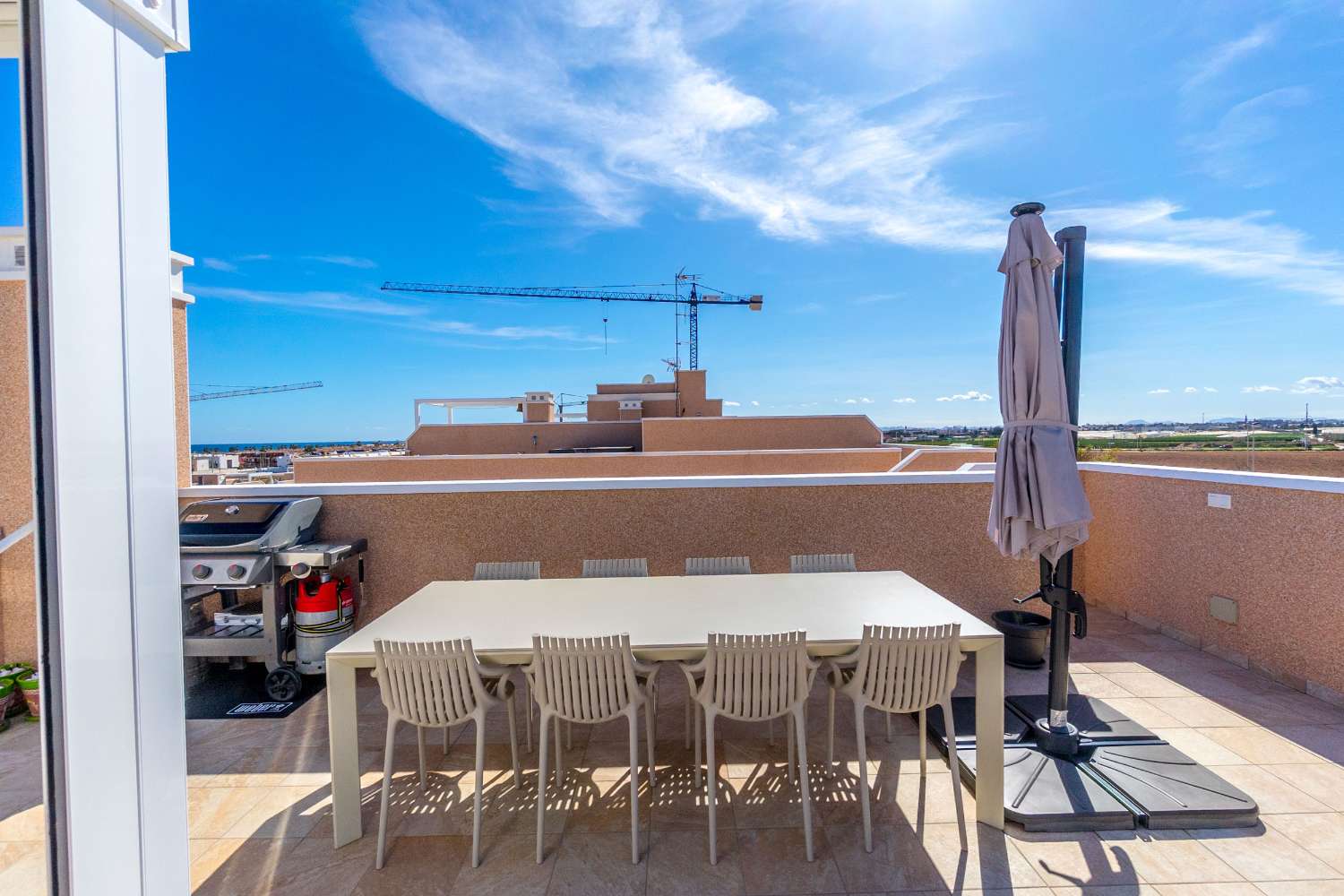 TRAUM-PENTHOUSE MIT PANORAMABLICK UND EXKLUSIVEM LUXUS MIT BLICK AUF DAS MITTELMEER