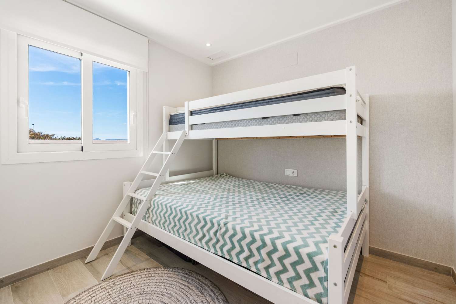 TRAUM-PENTHOUSE MIT PANORAMABLICK UND EXKLUSIVEM LUXUS MIT BLICK AUF DAS MITTELMEER