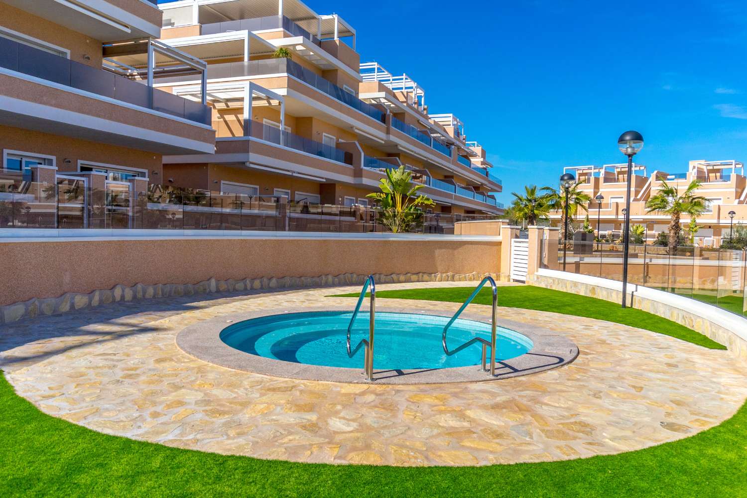 TRAUM-PENTHOUSE MIT PANORAMABLICK UND EXKLUSIVEM LUXUS MIT BLICK AUF DAS MITTELMEER