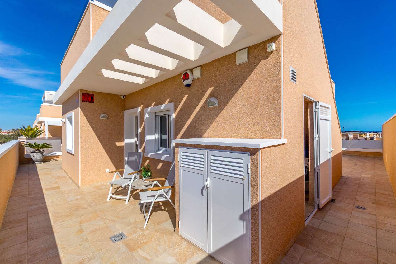 TRAUM-PENTHOUSE MIT PANORAMABLICK UND EXKLUSIVEM LUXUS MIT BLICK AUF DAS MITTELMEER