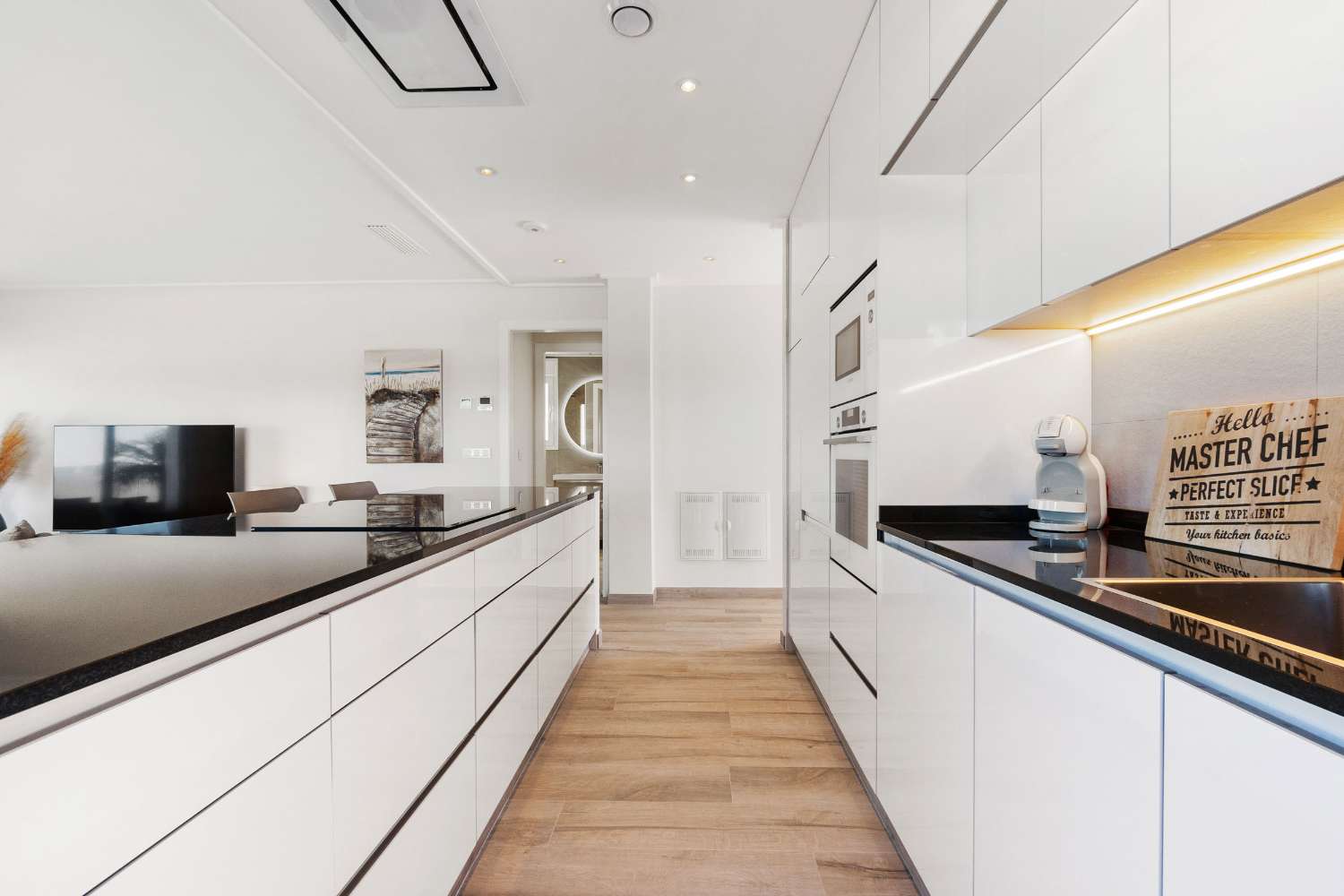 TRAUM-PENTHOUSE MIT PANORAMABLICK UND EXKLUSIVEM LUXUS MIT BLICK AUF DAS MITTELMEER